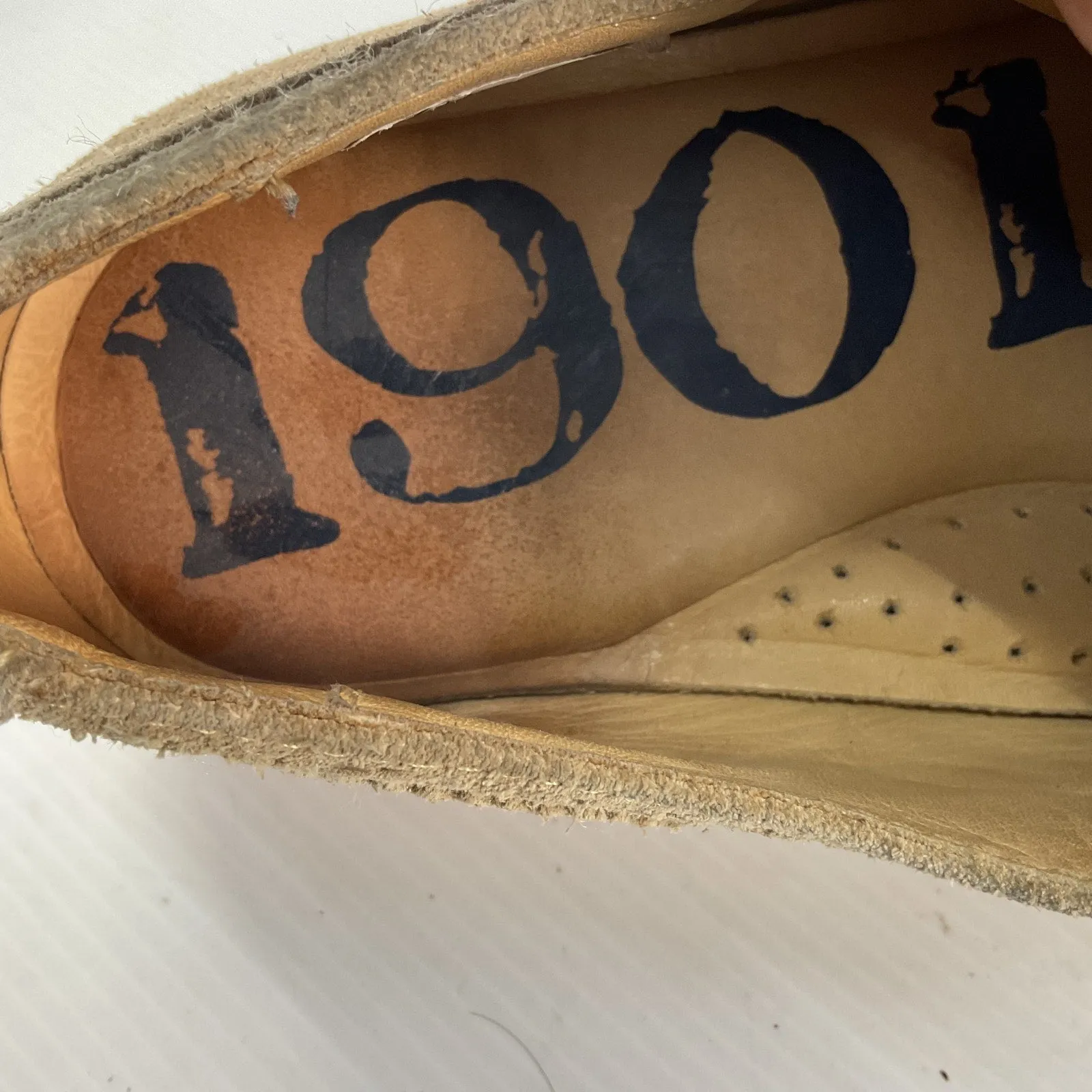 1901 Men's Brogue Dress Shoes Tan Suede Size 8.5 Preowned